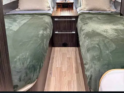 2017 Airstream International 23FB twin — photo 2