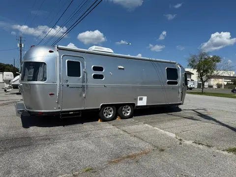 2010 Airstream Flying Cloud 27FB; — photo 2