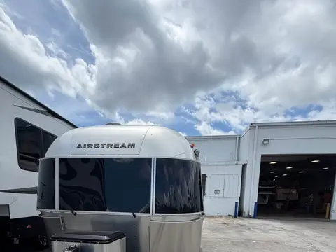 2024 Airstream Caravel 16RB — photo 2
