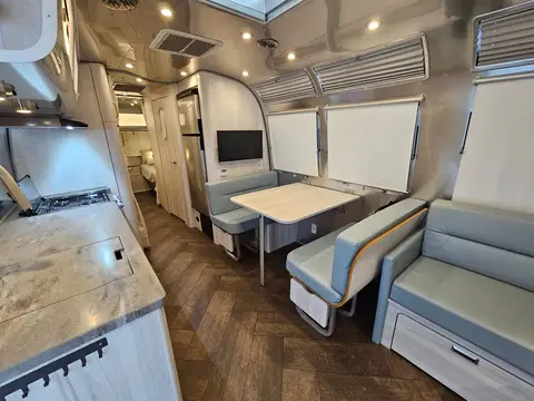 2025 Airstream International 30RBT — photo 5