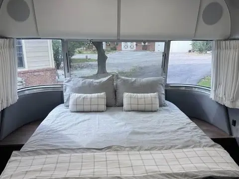 2022 Airstream Globetrotter 30RB Queen — photo 5