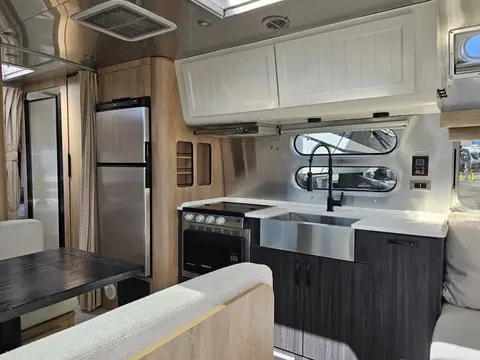 2025 Airstream Pottery Barn 28RB Twin — photo 3
