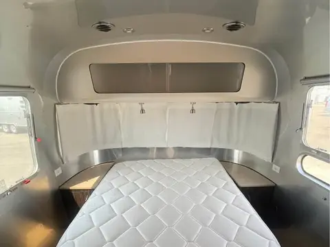 2019 Airstream Flying Cloud 27FB — photo 5
