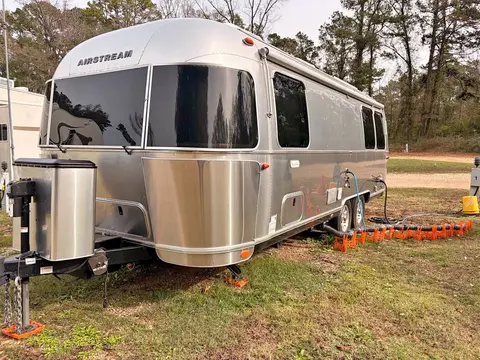 2022 Airstream Flying Cloud 25 FB — photo 1