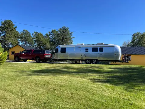 2024 Airstream Classic 33FB Twin — photo 4