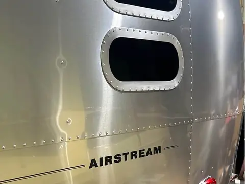 2007 Airstream Bambi Special Edition LS 19 ft — photo 5