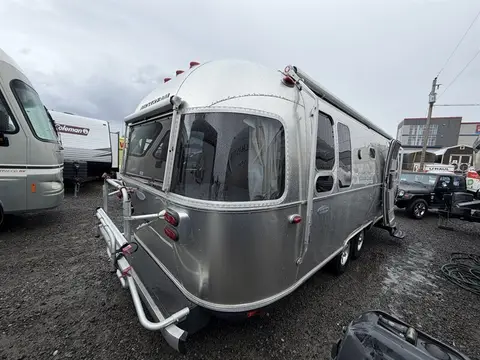 2016 Airstream Flying Cloud 26U — photo 4
