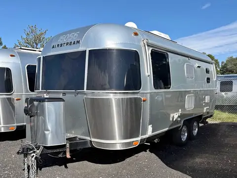 2017 Airstream Flying Cloud 23FB Queen — photo 1
