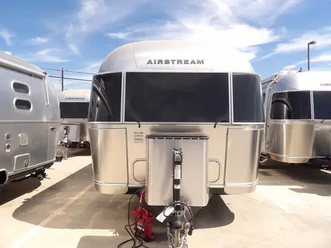 2025 Airstream Flying Cloud 27FB — photo 3