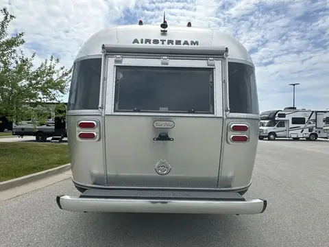 2025 Airstream Tradewind 25FB — photo 5